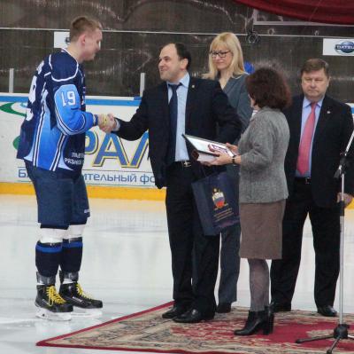 В «Олимпийском» чествовали серебряных призёров молодёжного чемпионата мира из ХК «Рязань»